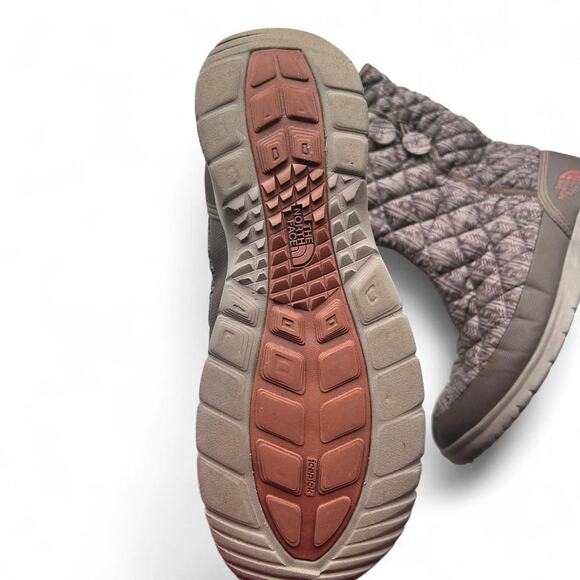 Grey the North Face quilted Snow Boots Winter size 9 EUC - Picture 3 of 5